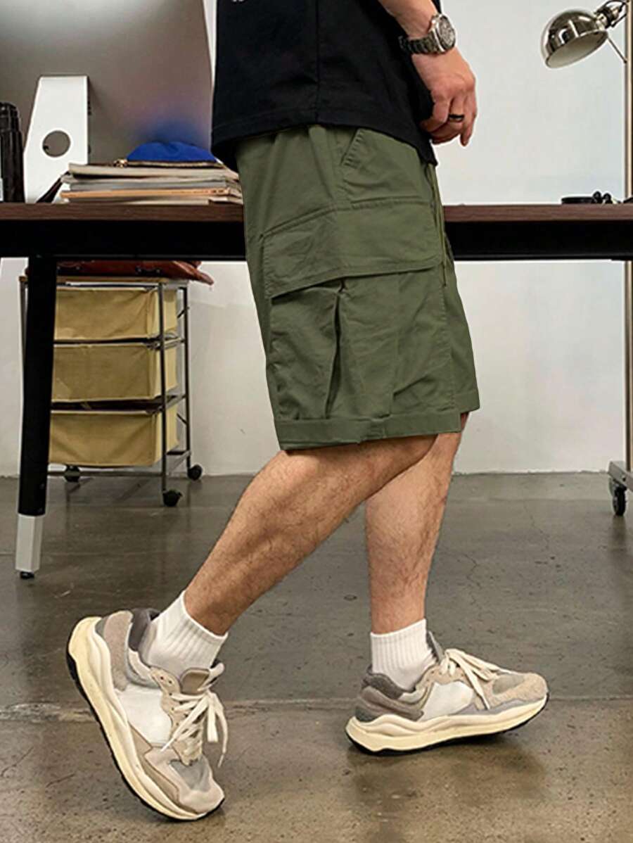 Men’s army green cargo bermuda shorts with drawstring waist and utility pockets – relaxed streetwear style

