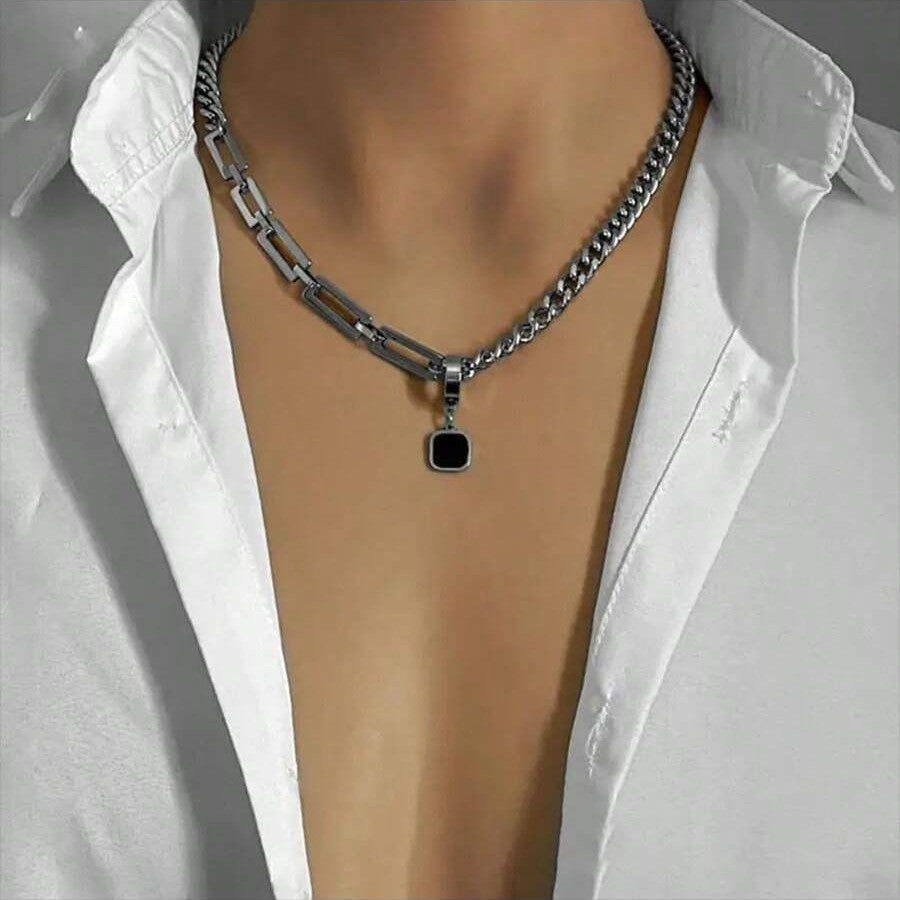 MAEKO NECKLACE