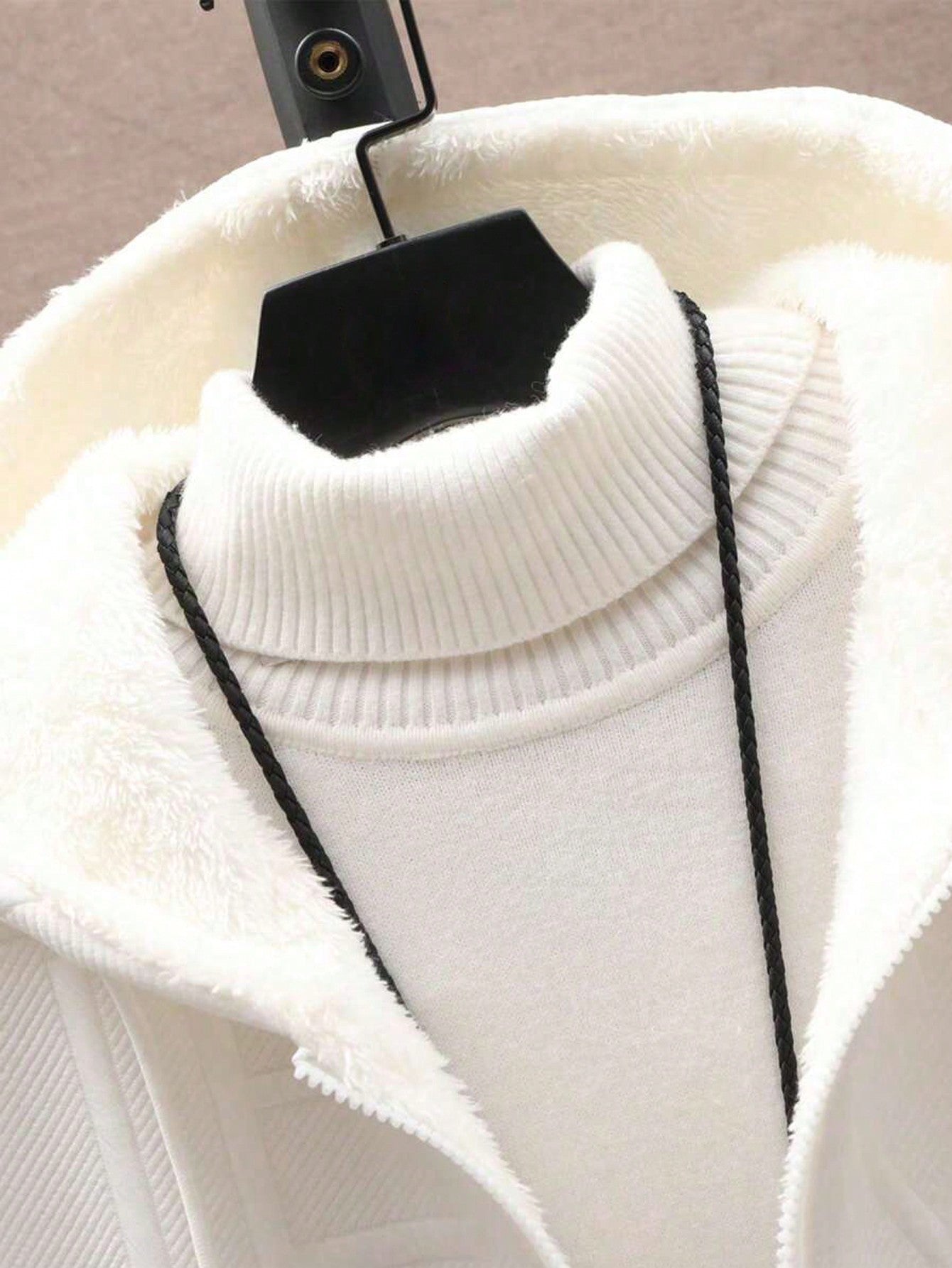 White men’s zip-up hoodie with embossed letter pattern, Japanese streetwear style, fleece-lined