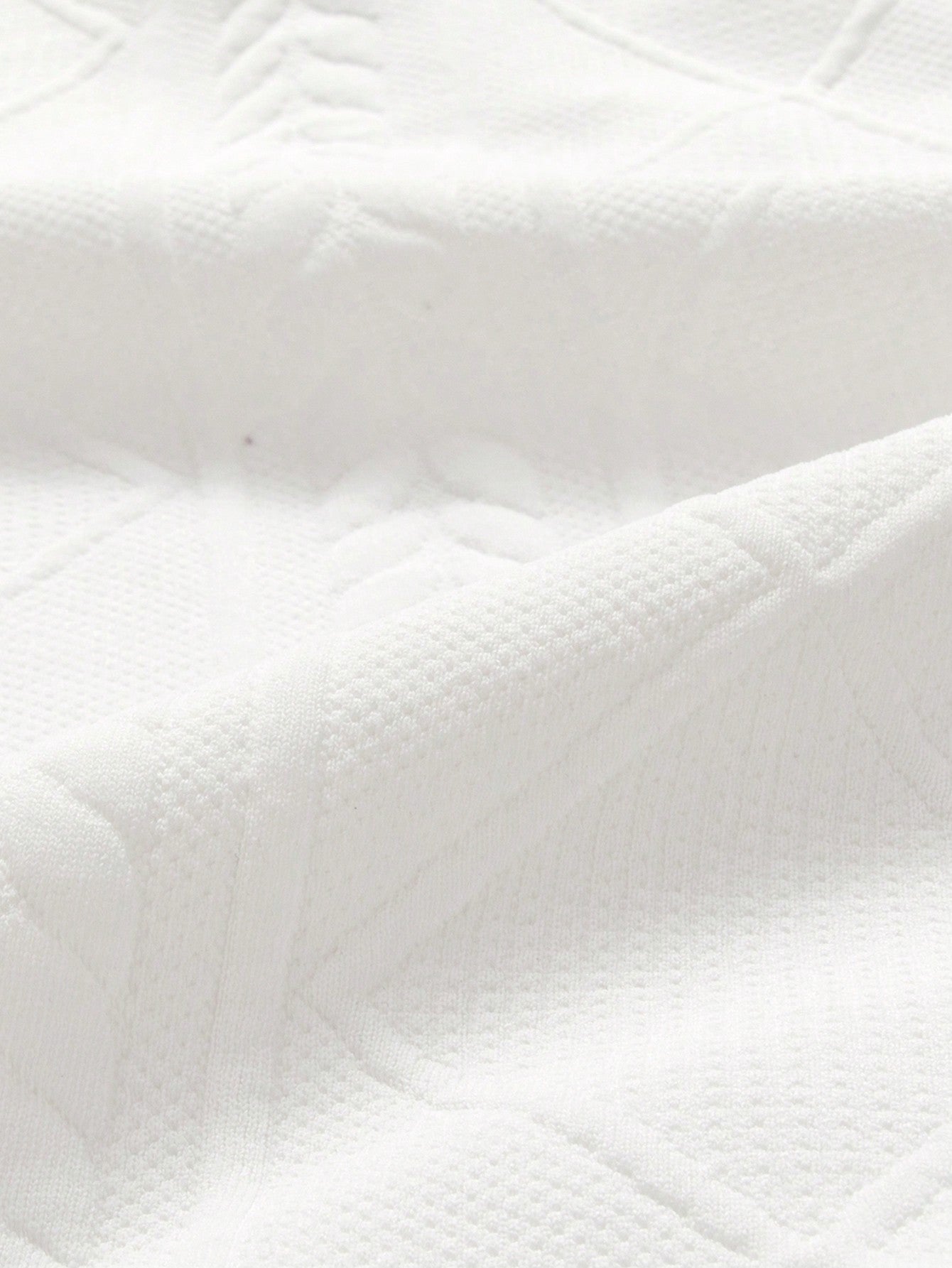 White knitted hoodie with zip neck and drop shoulders – warming outdoor streetwear pullover