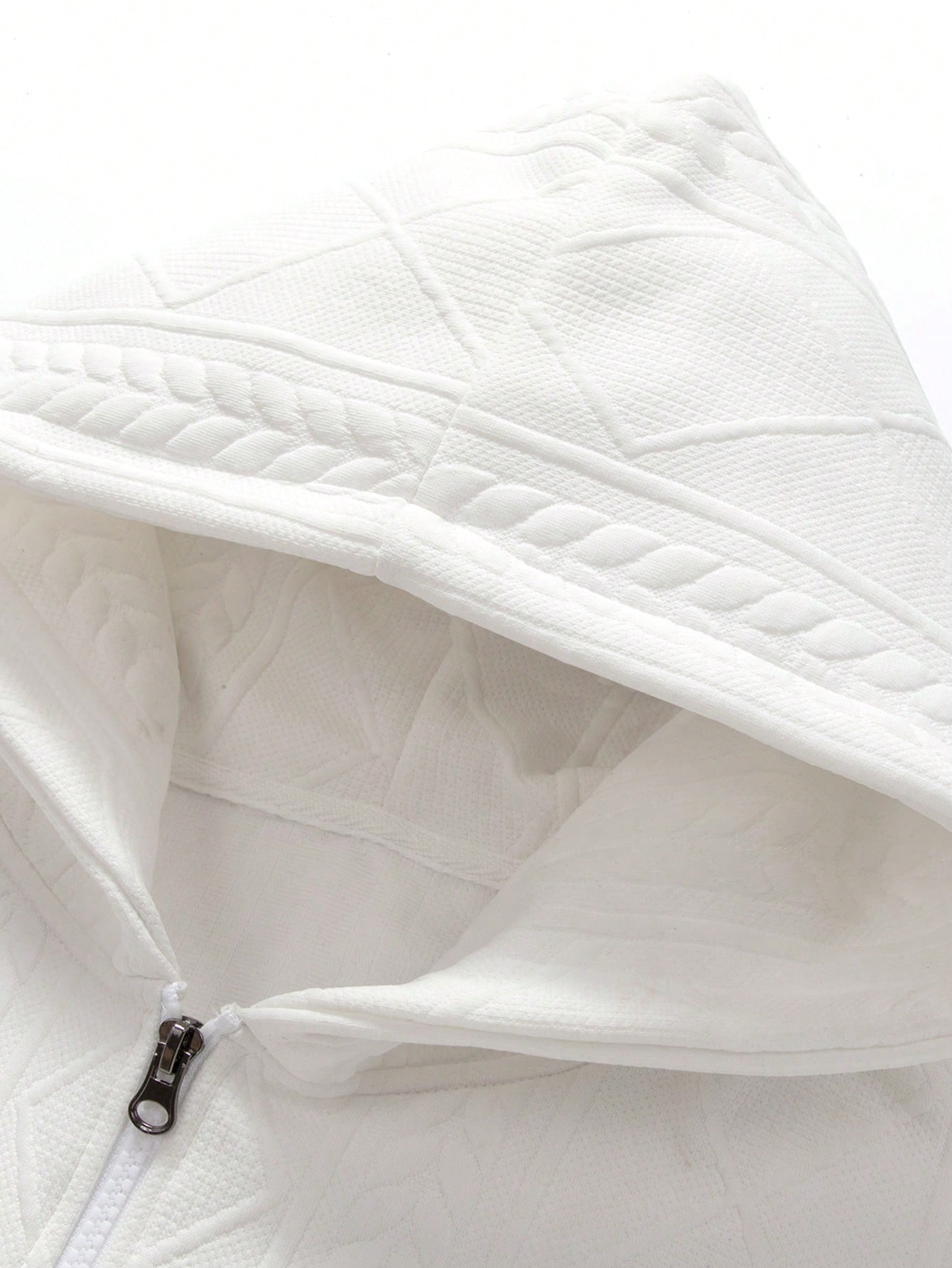 White knitted hoodie with zip neck and drop shoulders – warming outdoor streetwear pullover