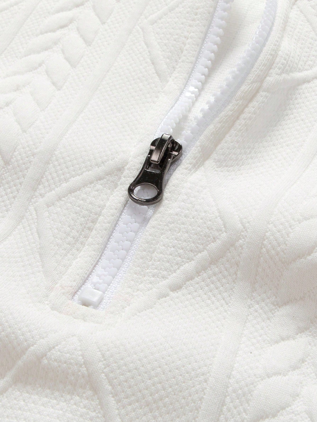 White knitted hoodie with zip neck and drop shoulders – warming outdoor streetwear pullover