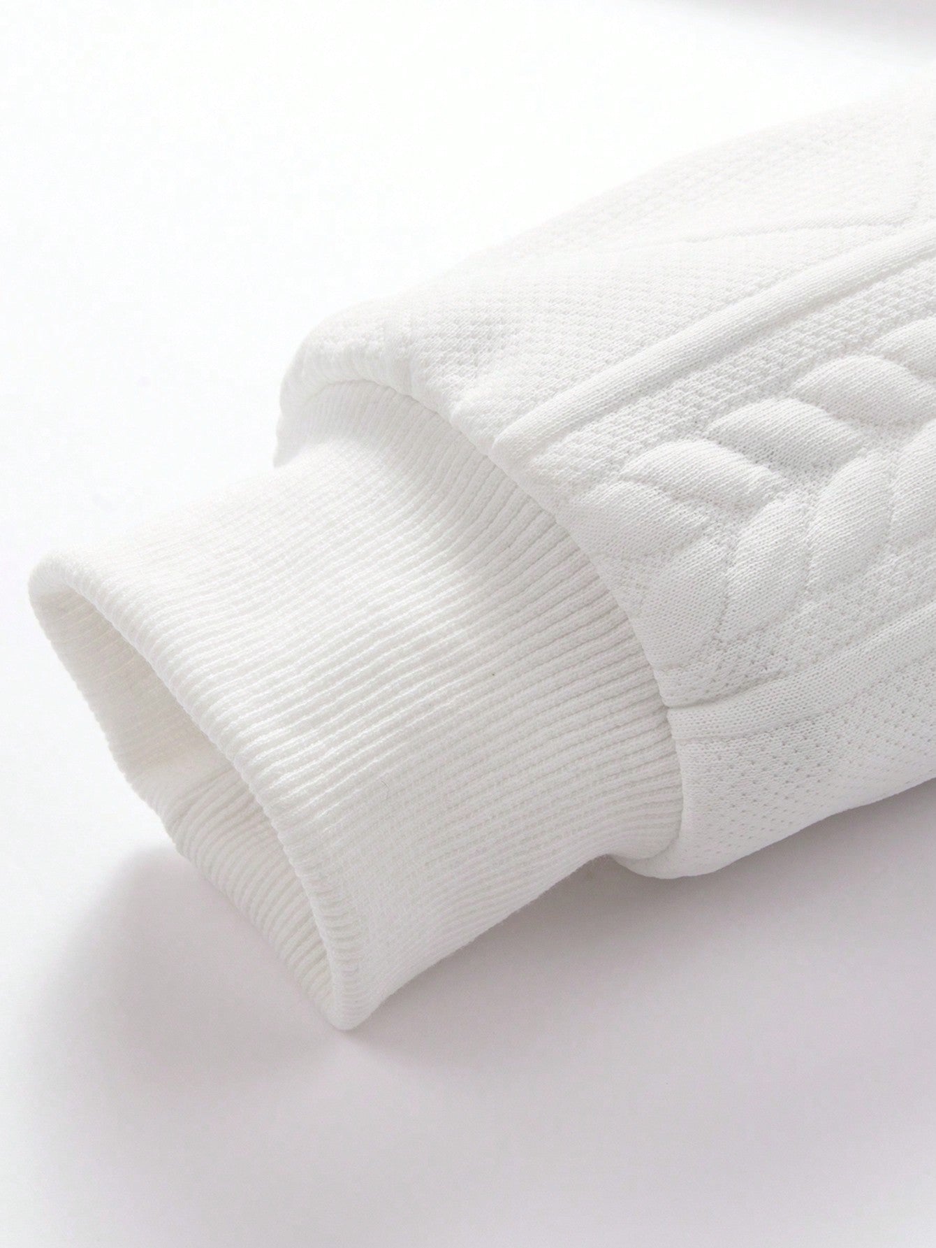 White knitted hoodie with zip neck and drop shoulders – warming outdoor streetwear pullover