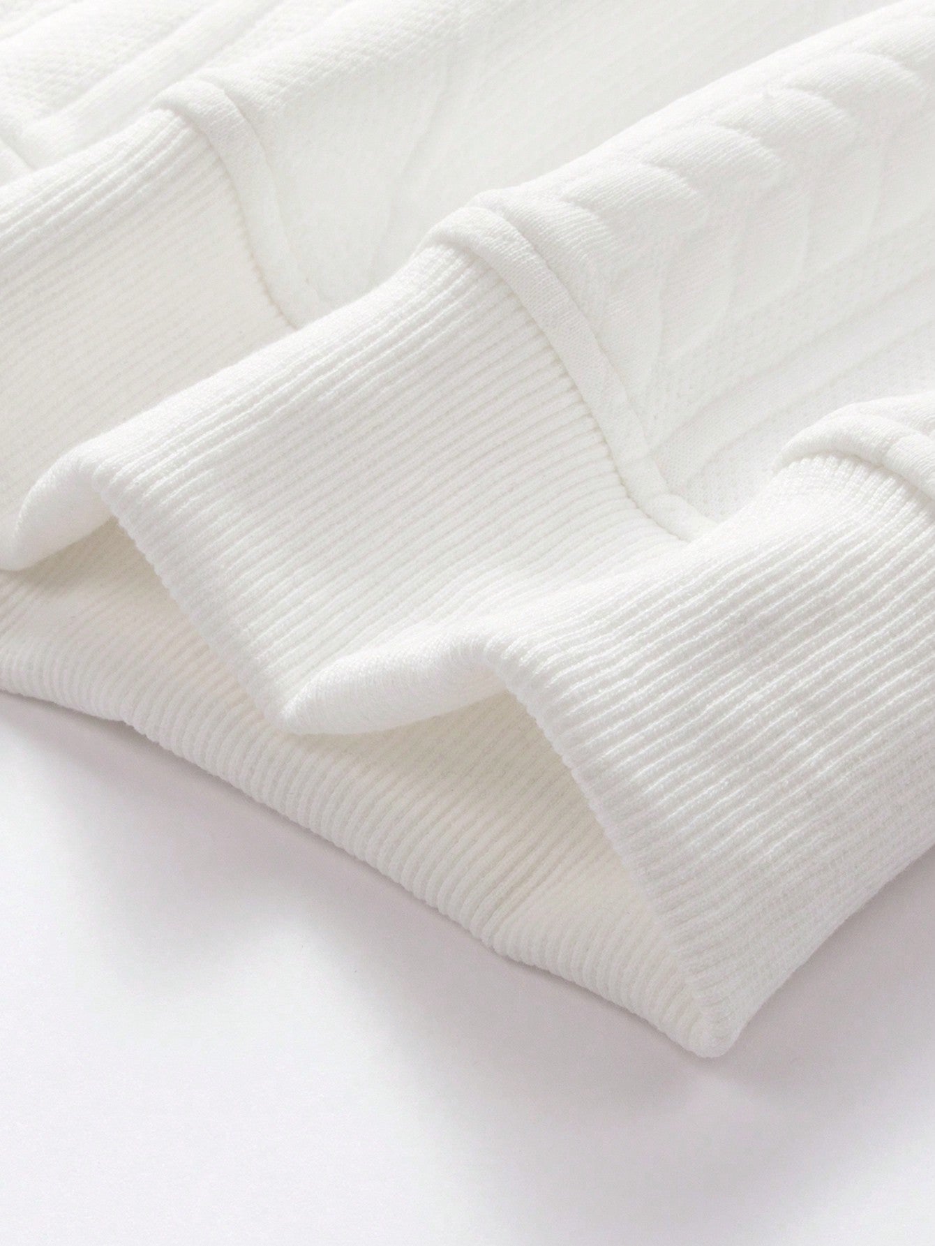 White knitted hoodie with zip neck and drop shoulders – warming outdoor streetwear pullover