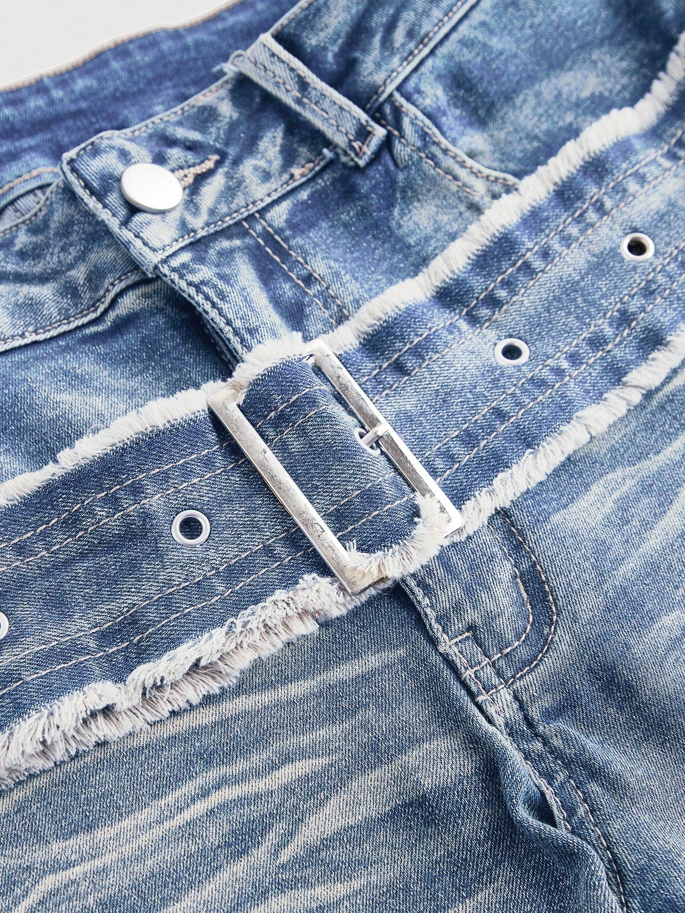 Y2K LOW RISE FLARE JEANS – LIGHT WASH BOOTCUT WITH BELT DETAIL