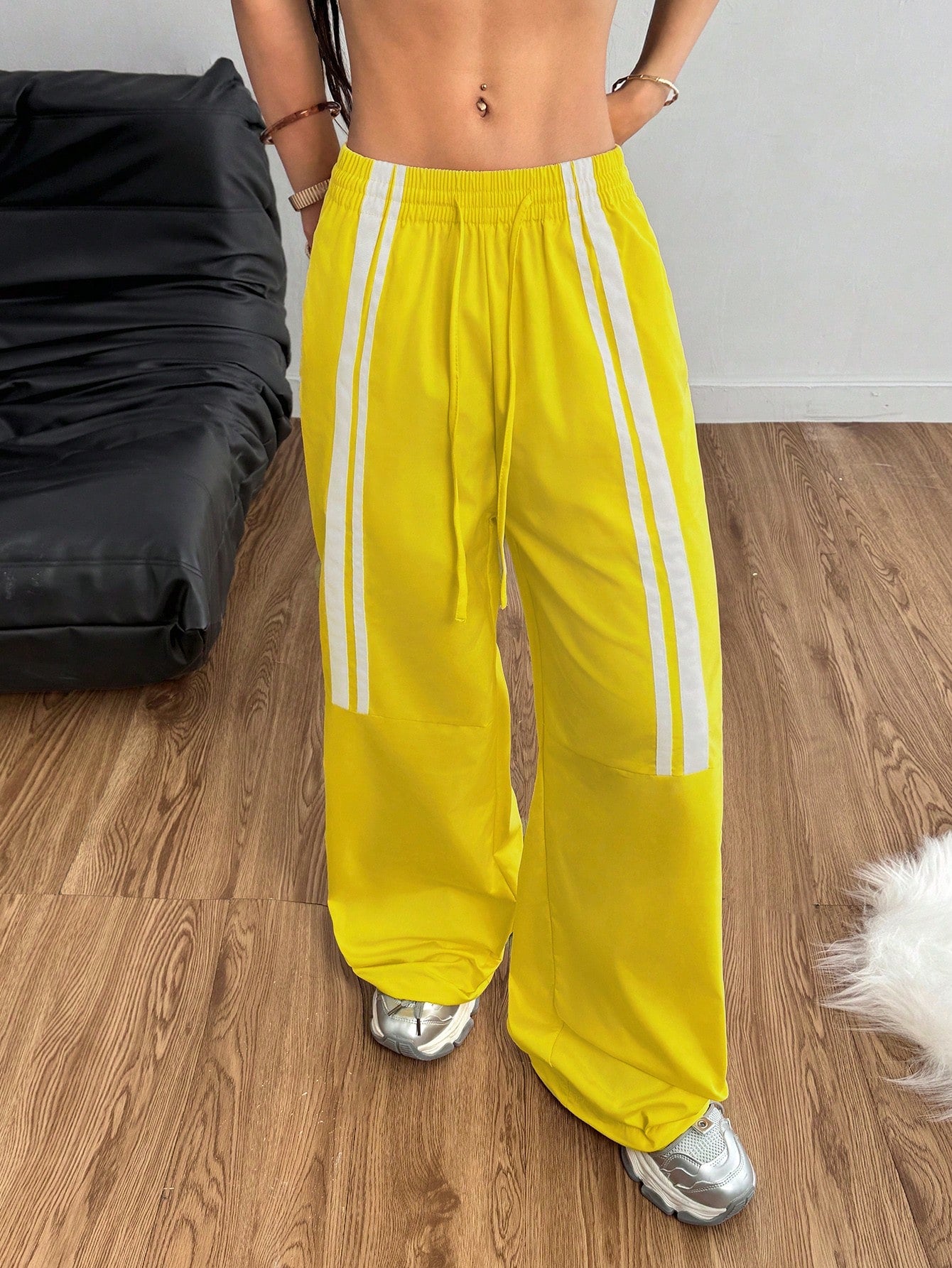 LOW WAIST YELLOW TRACK PANTS – STRAIGHT LEG SIDE STRIPE STREETWEAR