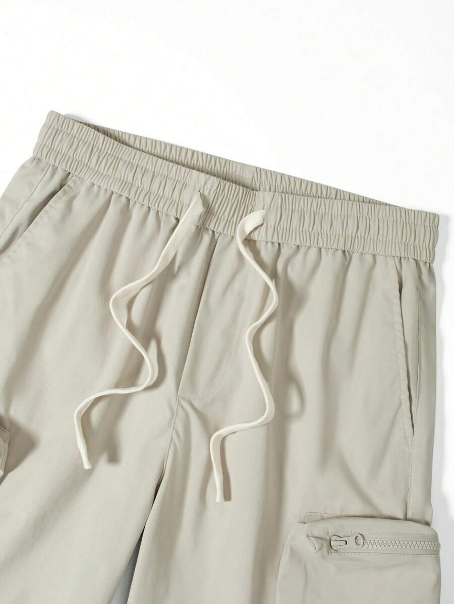 Men’s black hip-hop cargo shorts with drawstring waist and oversized zippered pockets – loose streetwear style