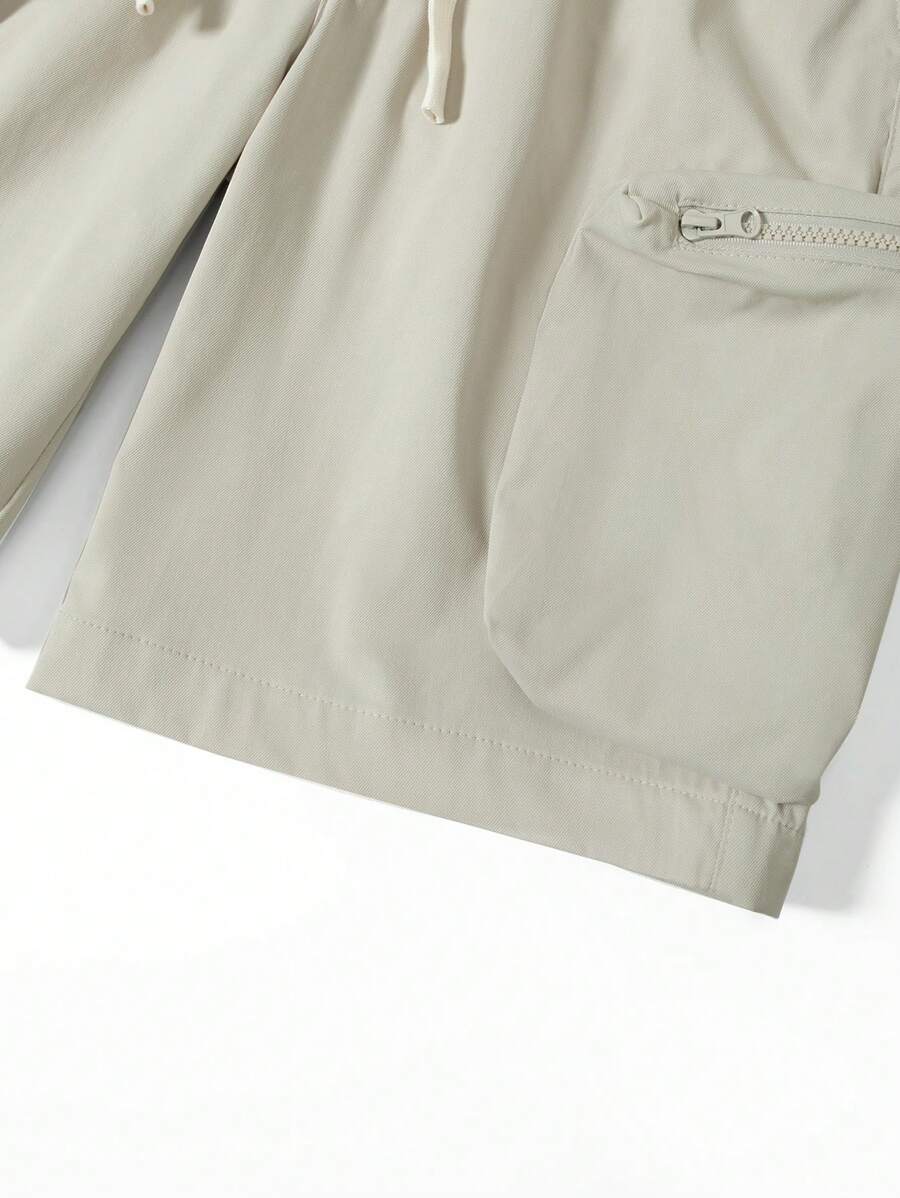 Men’s black hip-hop cargo shorts with drawstring waist and oversized zippered pockets – loose streetwear style