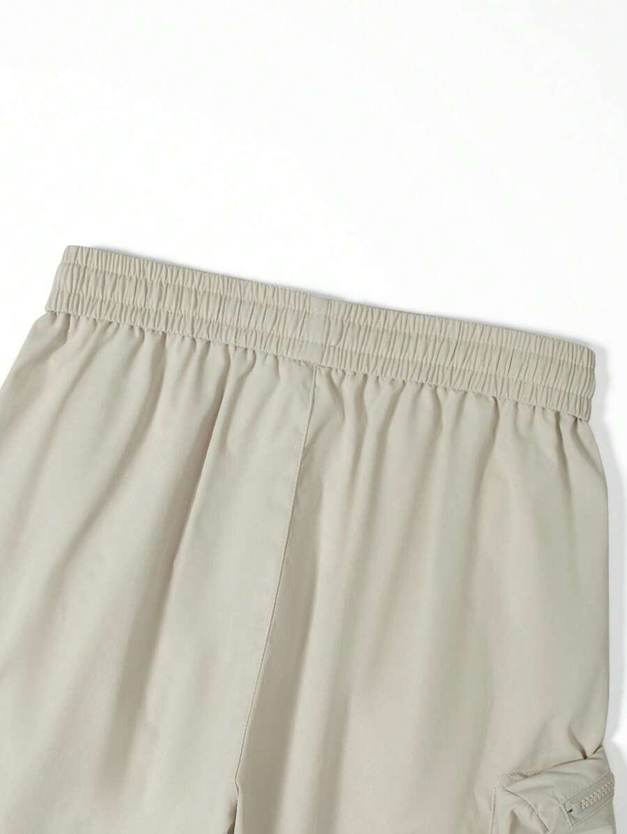 Men’s black hip-hop cargo shorts with drawstring waist and oversized zippered pockets – loose streetwear style