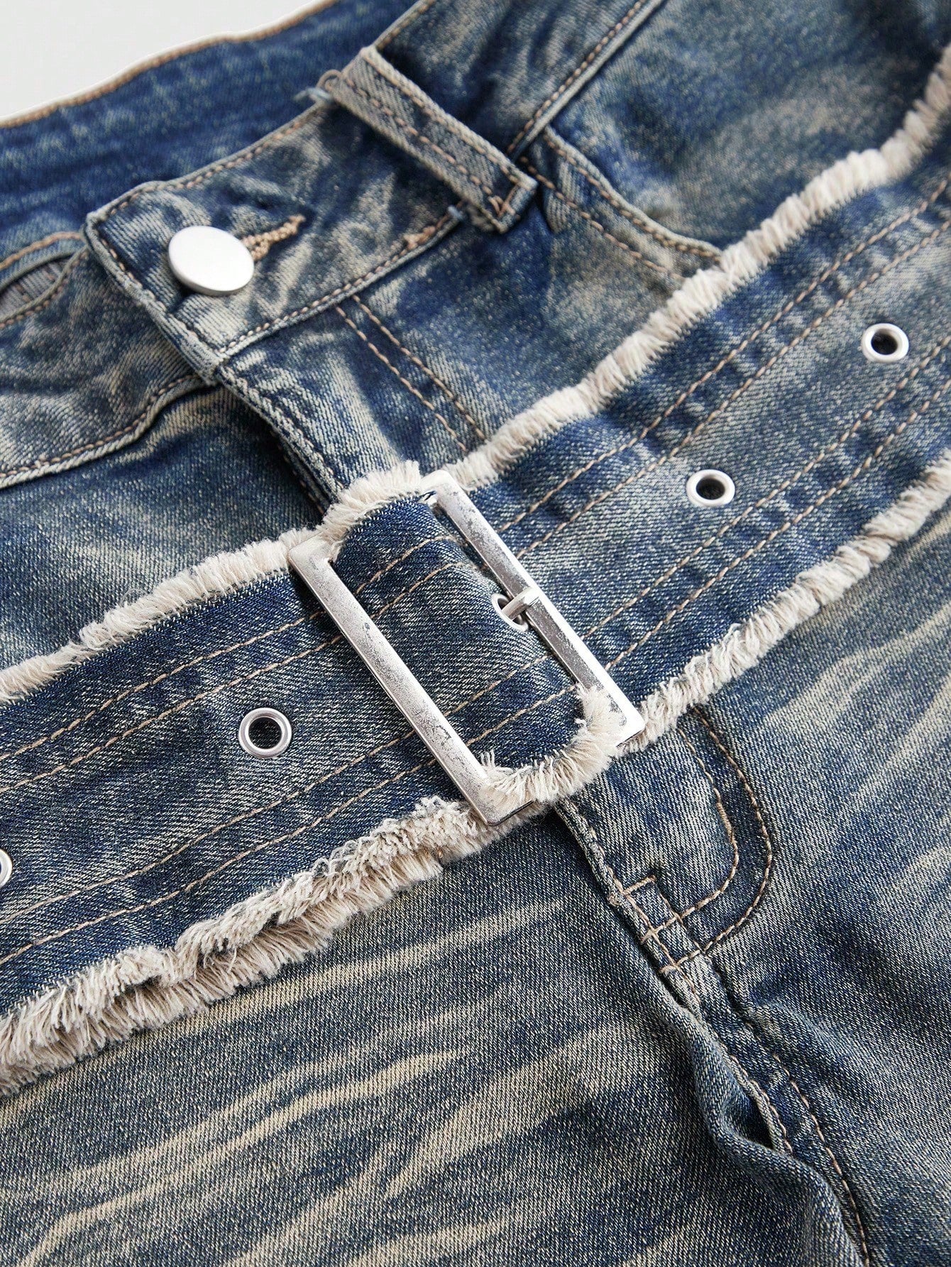 Y2K LOW RISE FLARE JEANS – LIGHT WASH BOOTCUT WITH BELT DETAIL