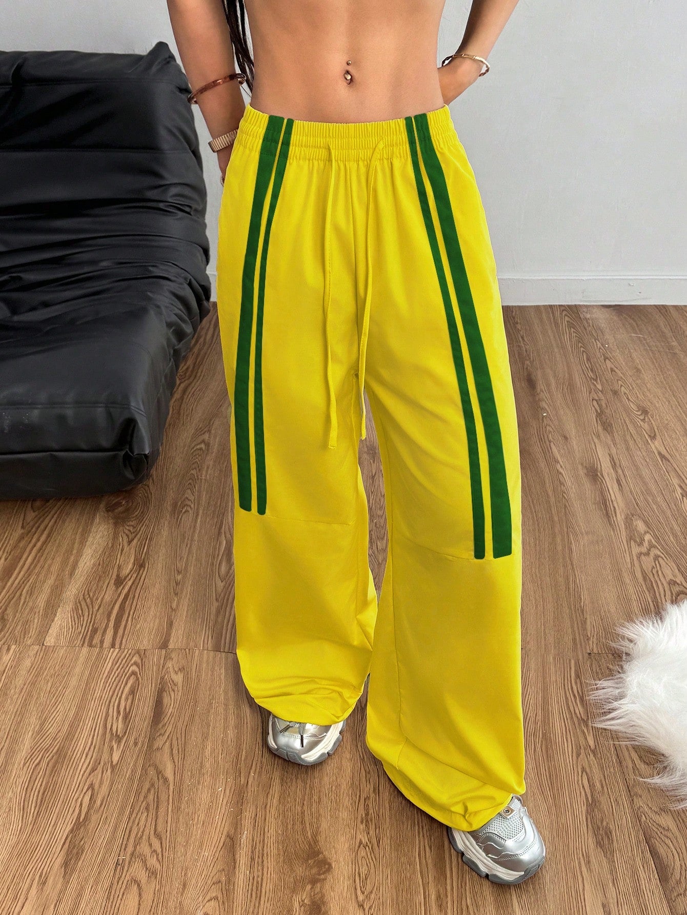 LOW WAIST YELLOW TRACK PANTS – STRAIGHT LEG SIDE STRIPE STREETWEAR