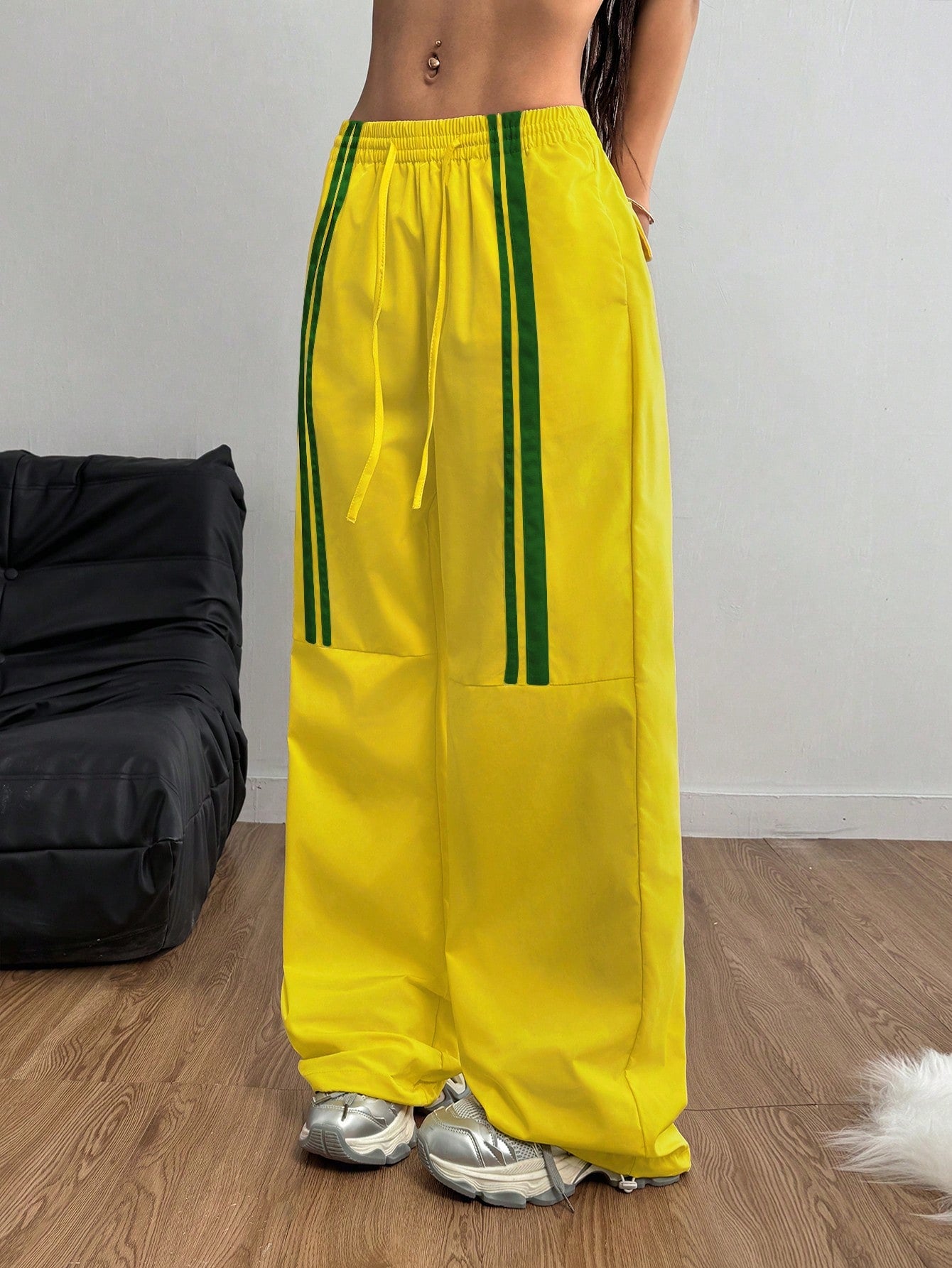 LOW WAIST YELLOW TRACK PANTS – STRAIGHT LEG SIDE STRIPE STREETWEAR