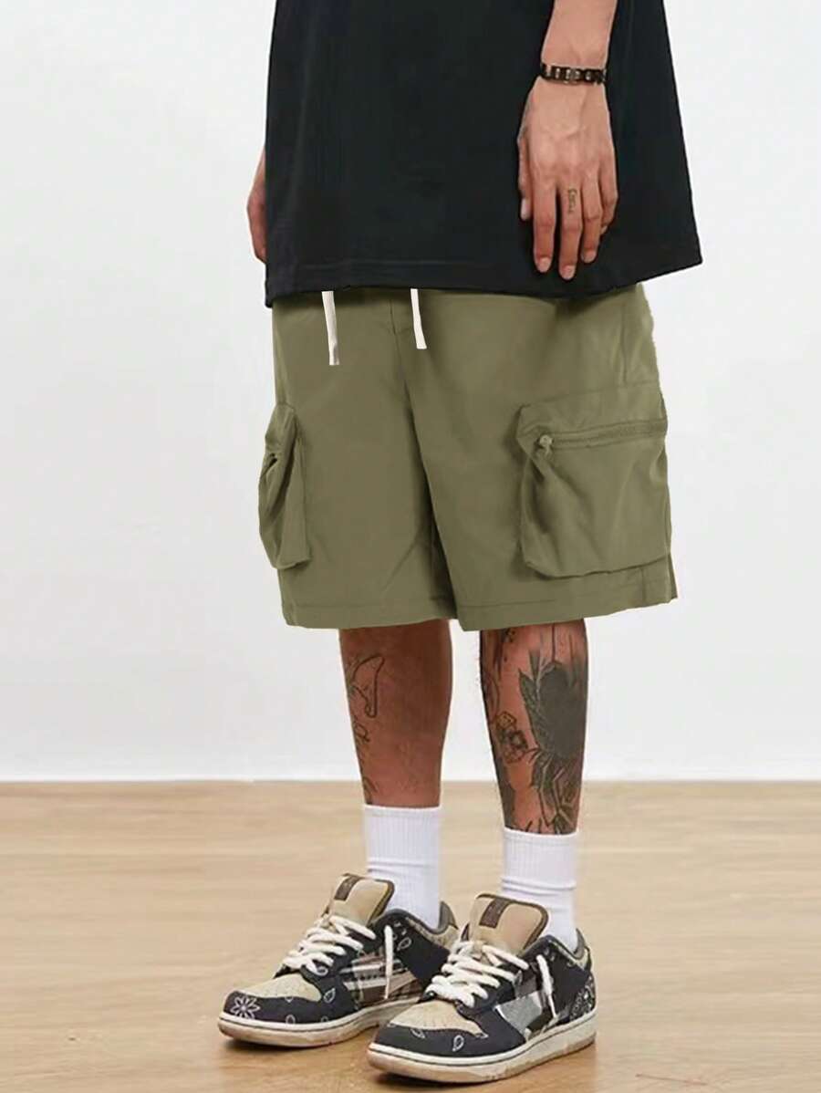 Men’s black hip-hop cargo shorts with drawstring waist and oversized zippered pockets – loose streetwear style